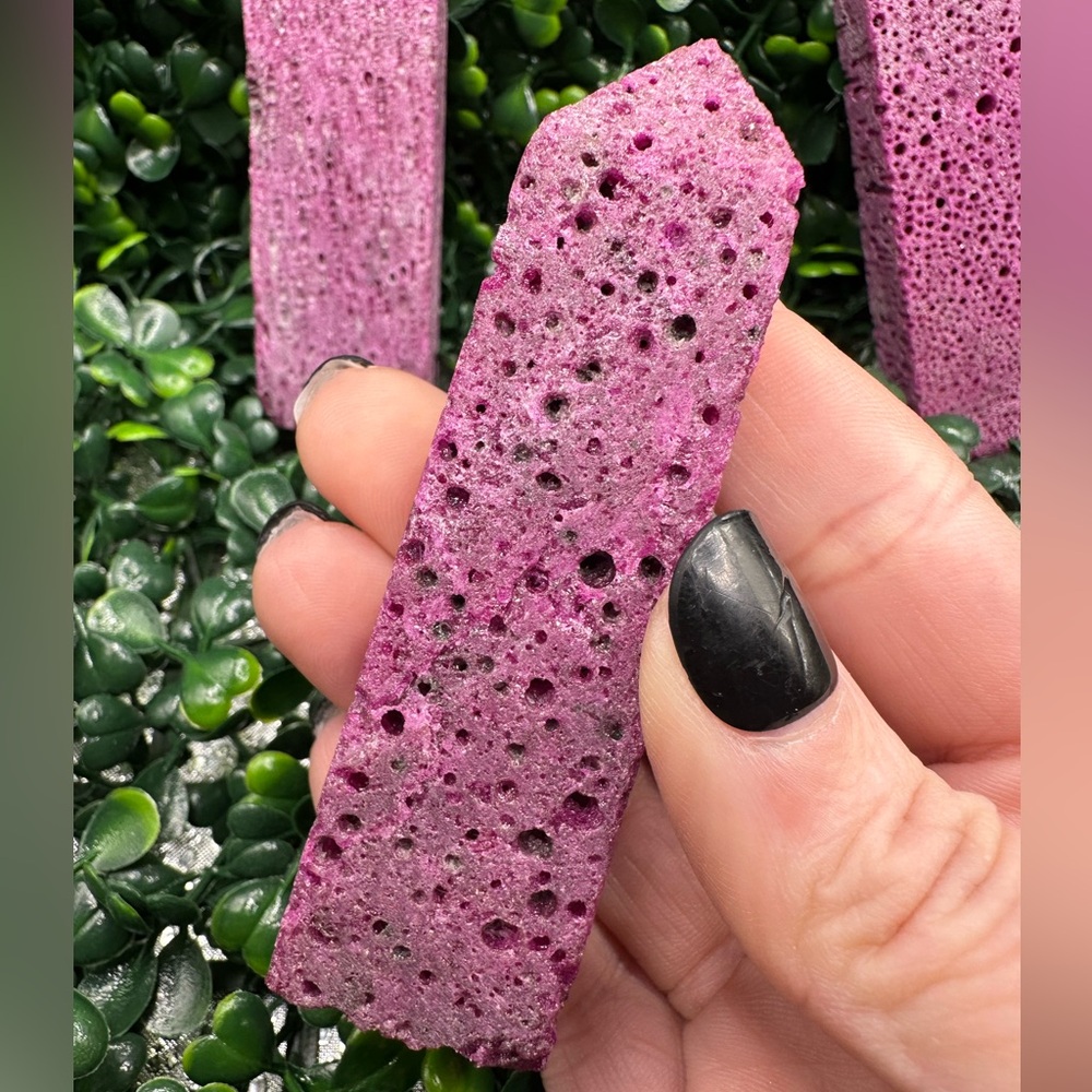 Honeycomb Ruby Tower *UV Reactive* - Picture 7 of 9
